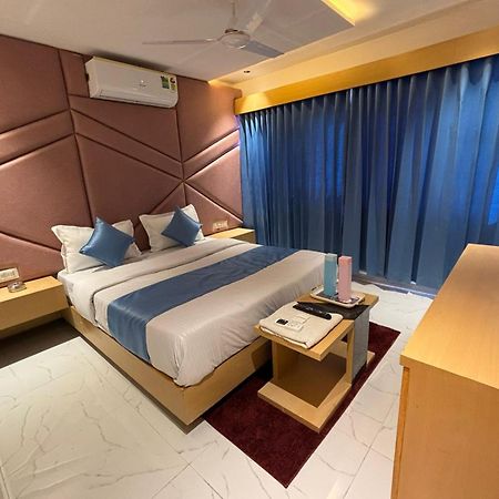 Hotel Phoniex Ahmadábád Exteriér fotografie