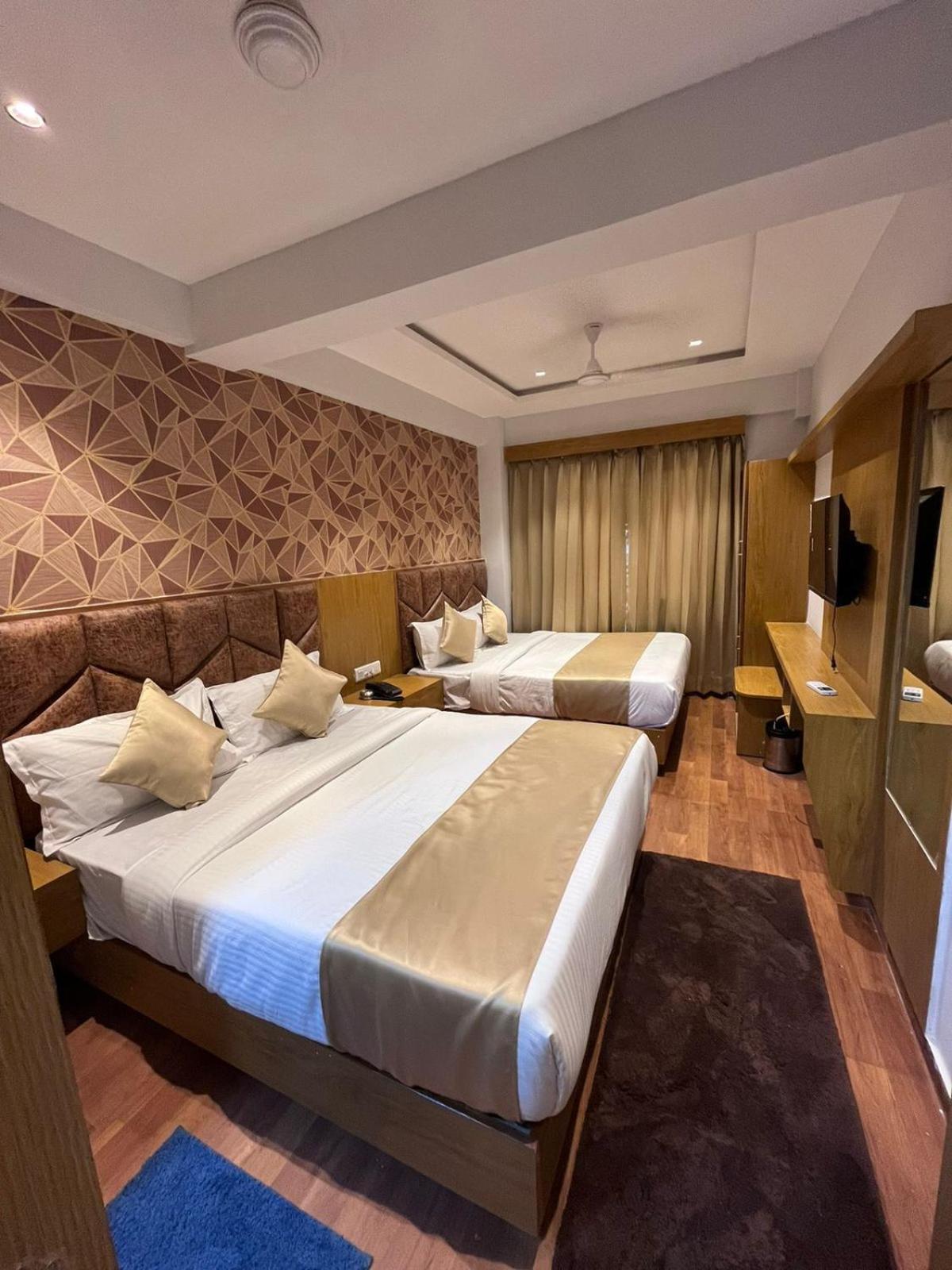 Hotel Phoniex Ahmadábád Pokoj fotografie