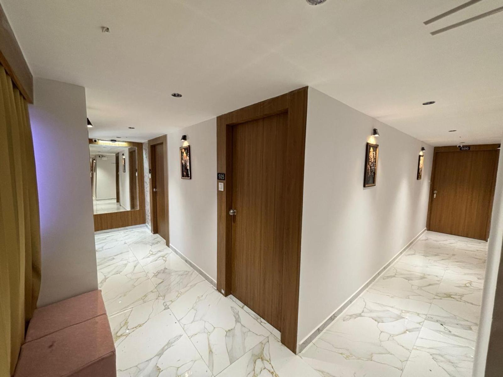 Hotel Phoniex Ahmadábád Exteriér fotografie