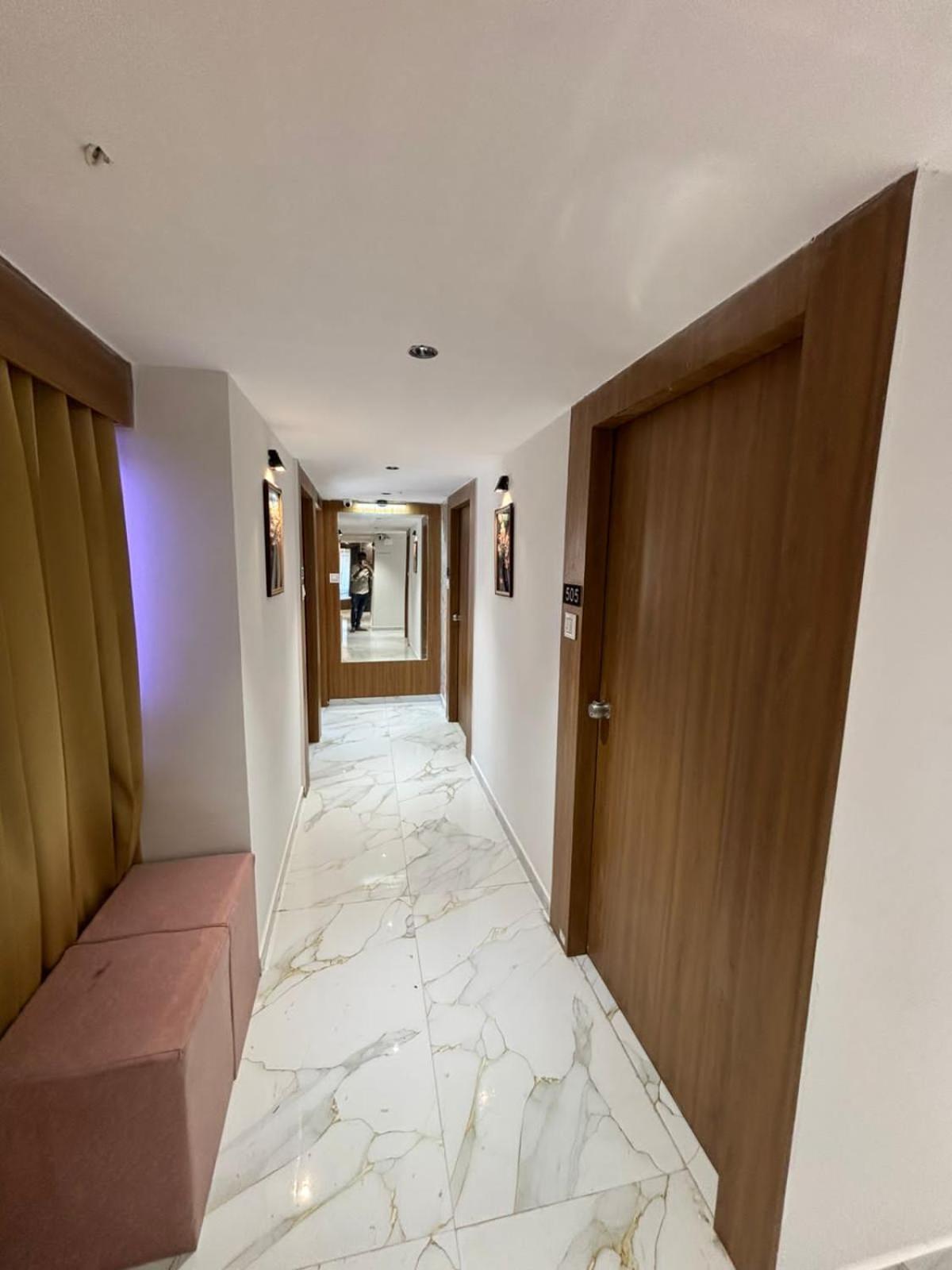 Hotel Phoniex Ahmadábád Exteriér fotografie