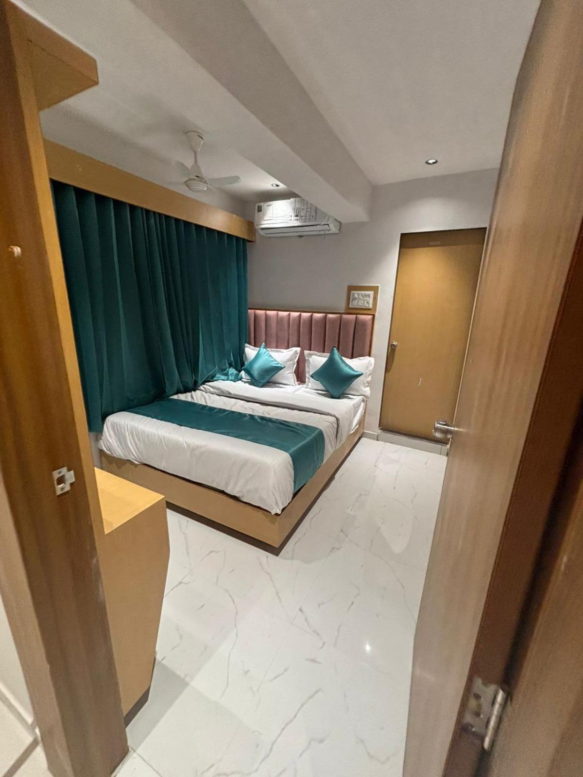 Hotel Phoniex Ahmadábád Exteriér fotografie