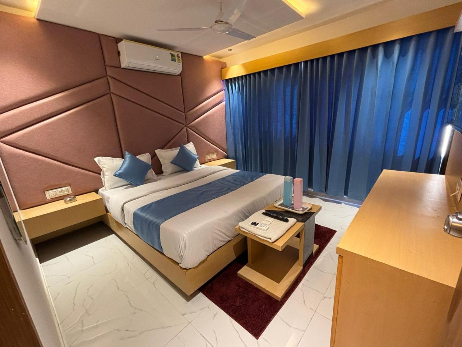 Hotel Phoniex Ahmadábád Exteriér fotografie